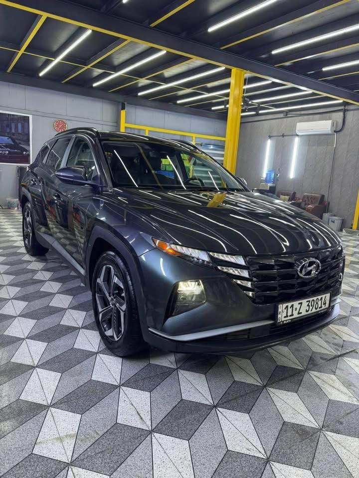 السلام عليكم 
توسان 2023 امريكي
حادثهة مرفوق وي الصور بنيد والجاملغ نفسهن راجعات شغل درجه اوله بدون ايرباك بدون شواصي ماشيه32الف 
مواصفات
محرك 2500
بصمه شتغيل بصمه ابواب 
تشغيل عن بعد 
صندوك كهربائي 
فتحه 
جلد 
كشنات تدفه
كشن السايق كهربائي 
اشاير بالمري 
رادار بالمري 
ثلاث انضمه قياده 
ترحيب ابواب 
تبريد بيانو
سايد بريك دكمه  الاستفسار *********** 
السعر 200وبيهة مجال بسيط بغداد, العراق
