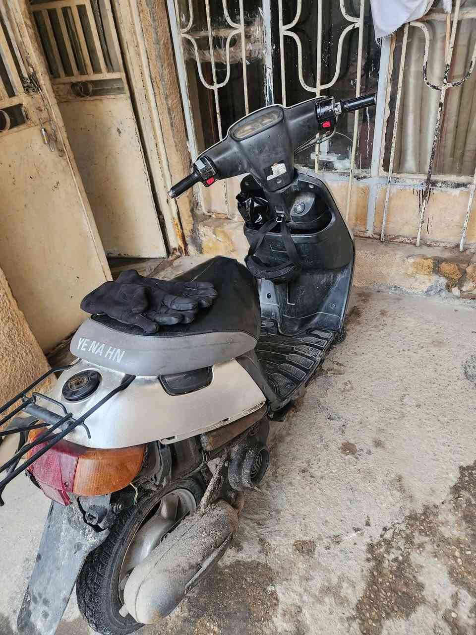 السلام عليكم دراجه بطه شغاله كلها كهربائيات سلف هندر عونها فقط تنضيف كابريتر ب٥ السعر ١٧٥ قفل تأخذها تكول رحمه الله والديك 

***********
