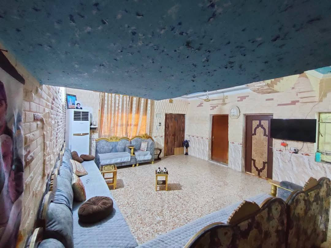 سلام عليكم بيت للبيع مكان شطره بلشعله يم الروضه مساحه 220 ***********
