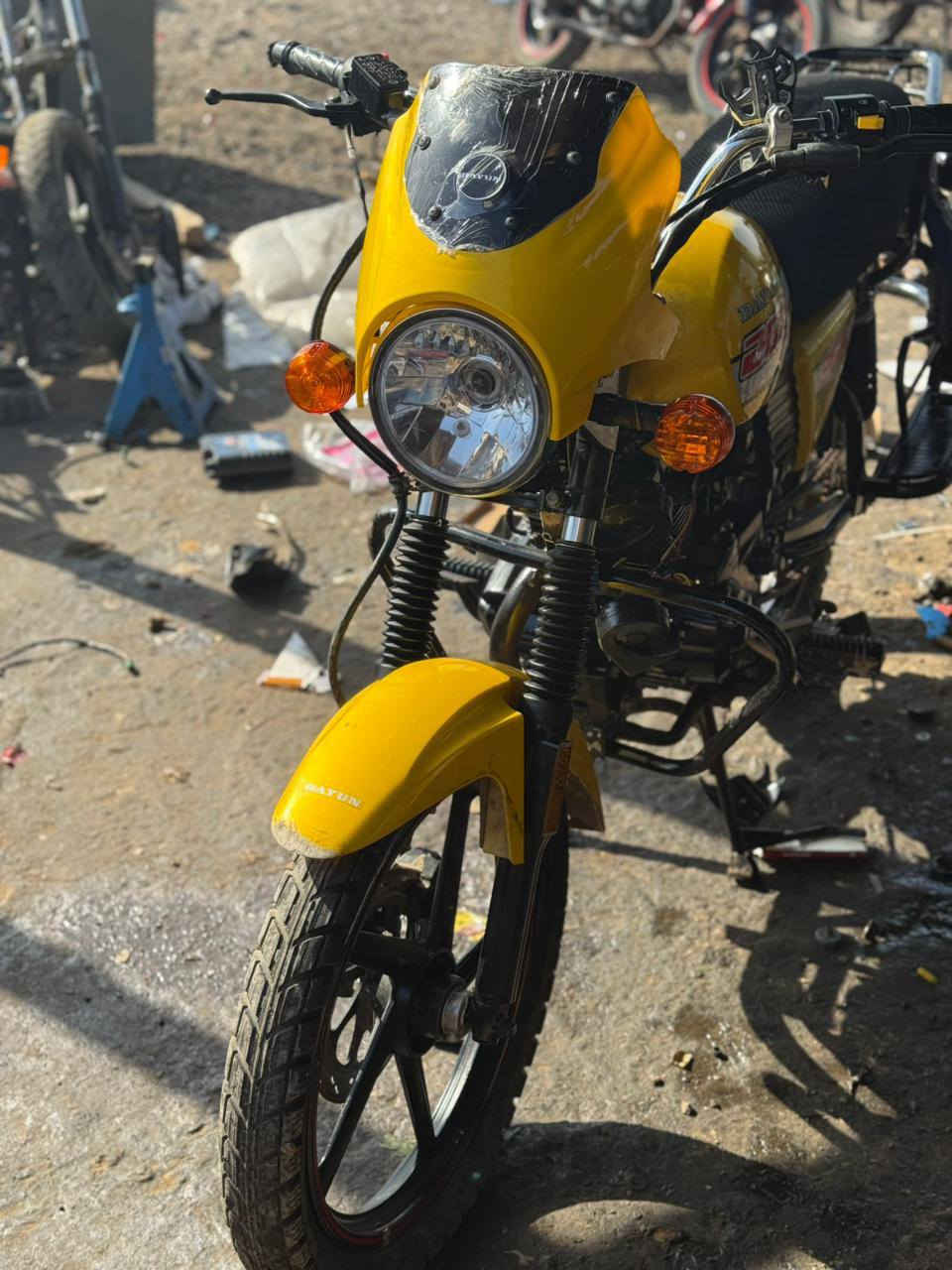 سلام عليكم شباب دراجة دايون 2023 مرقمة بغداد سنوية بأسمي دراجة جديدة وخير من الله كلشي جديد بيهة دراجة شلعتهة حلوة ونضيفة دراجة مامتعوبة بعدهة وكالة مكفولة كفالة عامة تحويل ثاني يوم دراجة معروضة مليونين و200وبيهة مجال
للتوضيح دراجة مشورع وطني رقم بغداد لحد يكول غالية وليش هيج سعر لن رقم بغداد يجي غالي مومثل اربيل وسليمانية 
شراي يتواصل ويا رقم***********
وبيكم خير ودللو اخوكم حسين الربيعي
