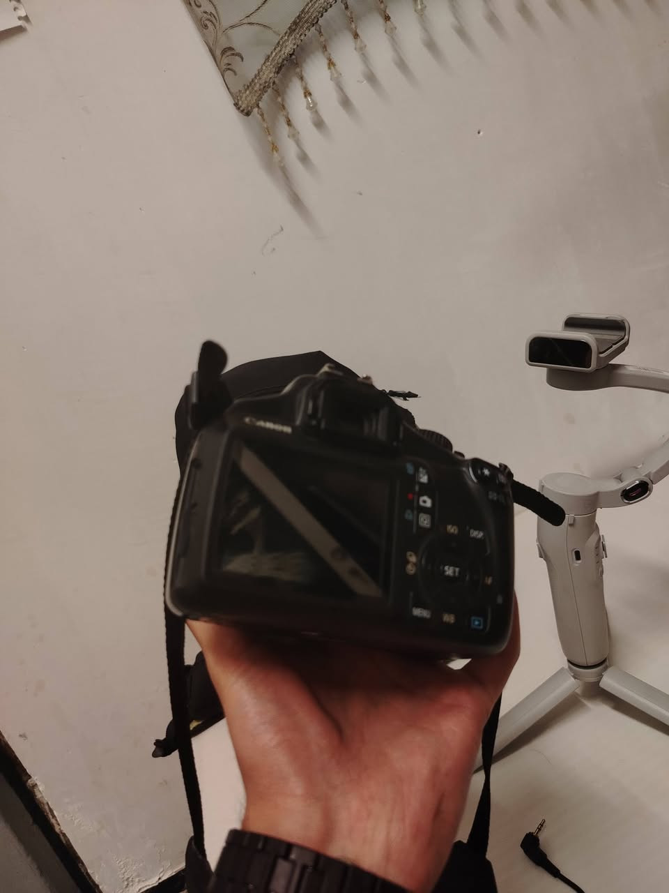 كانون دي 1100. نظيفة كلش  تحتوى على
عدسة 18.55 
كراب

حقيبة 
رام 16 
فلاش توصيل 
مانع اهتزاز للهاتف  
الحزام 

السعر 350 وبيهه مجال


**إذا كنت صاحب هذا الإعلان وتريد حذفه لأي سبب، رجاءا أرسل رسالة إلى الدعم الفني**