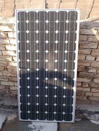 لوح شمسي طوله اكثر من متره وجبير مثل ما واضح بل صوره متروك صارله فتره ...