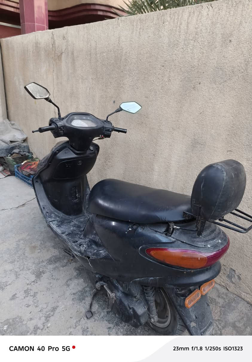 سلام عليكم دراجة (دولفين) للبيع كلشي شغال بيهة اي نقص ما بيهة شلعة باتري جديد اي نقص ما بيهة سعر375بيهة مجال مكان بغداد الزعفرانية 
التواصل***********
