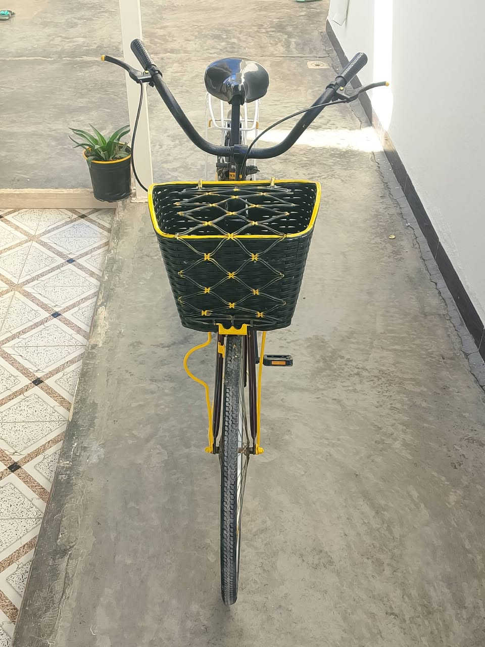 السلام عليكم(باسكل للبيع حجم (27)نضيف ومكفول من تبديل قطع
بريكات امامي +خلفي +سله
قفل جاملغ
باسكل نضيف ومرتب
السعر: راسلني خاص وتدلل 
رقمي: ***********
مكاني الرمادي الخالديه 🌹)
