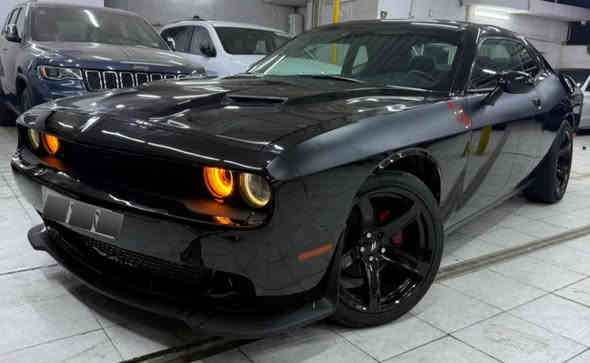 ام عليكم دوج جارنجر للبيع موديل 18 رقم وسنويه وهزه جديده  حادثه قطعتين جاملغ خلفي من امريكا والقطعه الثاني جاملغ امامي الباقه كله كفاله السياره ما متعوبه حداديه جديده تخم تاير جديد عليه ادامه كامله وعليه تزويدات فيوزر قبق صالنصه دواسات لحيه مداور ثاني يوم رايده 160 وبيه مجال مكاني كربلاء التواصل ***********
