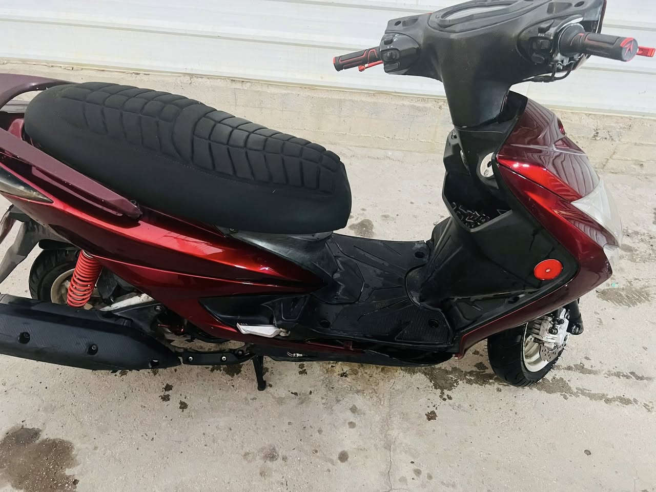 السلام عليكم شباب_ للبيع سكنس لد نوزل 
نضيفه شلعه حلوه بيهه دراجه مامتعوبه 
السعر800 وبيهه مجال_العنوان البلديات شارع المصرف_ رقم الهاتف (***********واتساب)
(***********رصيد)
