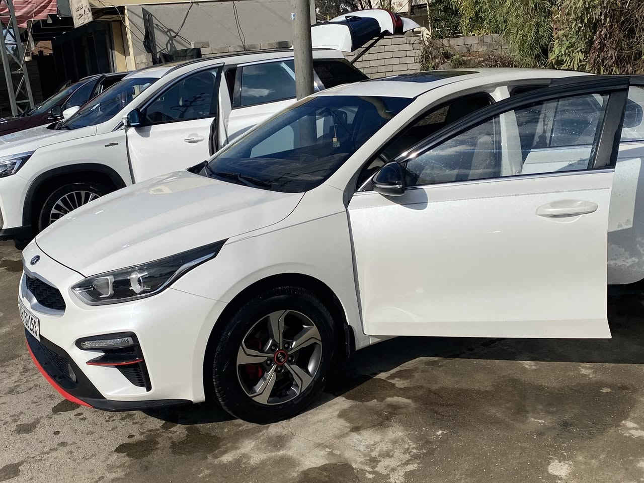 Kia cerato
وارد خليجي كلين
مواصفات 
فتحه سقف تبريد قطعتين تحديد مسار مري شفط شاشة كاربلي حجم كبير كير محرك شرط كير at مرغوب سبورت ونورمال  بيها بعد مواصفات 
سنوية جديدة ماشية ١٢٠كيلومتر سيارة ع وضع شركة حلوة  شرط التحويل
***********
***********
