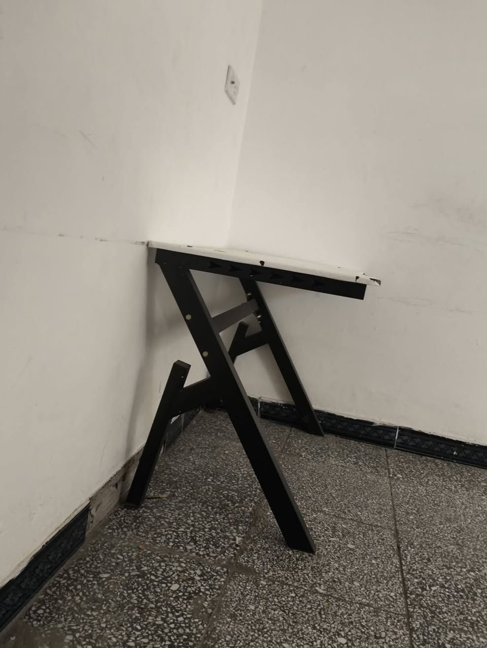 ميز لجماعت الPC ب 35 مستعجل ع بيعته 
للتواصل على الواتس ***********
