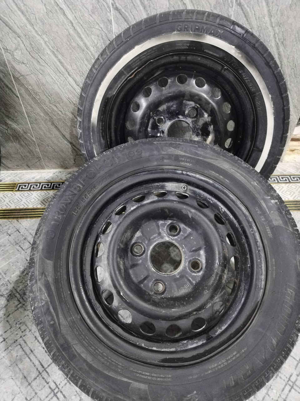 السلام عليكم
تخم تاير سايبه مع الويل +دعاميه لميس جديده َما مستخدمه ابد شرط َشخط ما بيها التايراات كلهن نظيفات بس تاير واحد اشويه متعوب مكاني نجف
سعر التايرات : 75 مع الويل
سعر الدعاميه :60 
الاستفسار ***********
