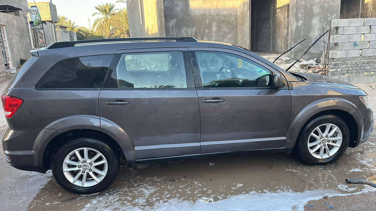 السلام عليكم انا مكلف بالنشر
دودج جورني موديل 2017 باسمي سنوية لغاية سنة 2029 

مصبوغة حزام اثر تخريب ما بيها ضربة فقط دوسة هنا بالعراق 
سعرها 125 
محرك 3.6   6 سلندر 
كير و محرك مكفول 
تخم تاير و بلكات و ادامة جديدة 
رقم بصرة 
عنواني البصرة / الهارثة 
رقم الهاتف ***********
