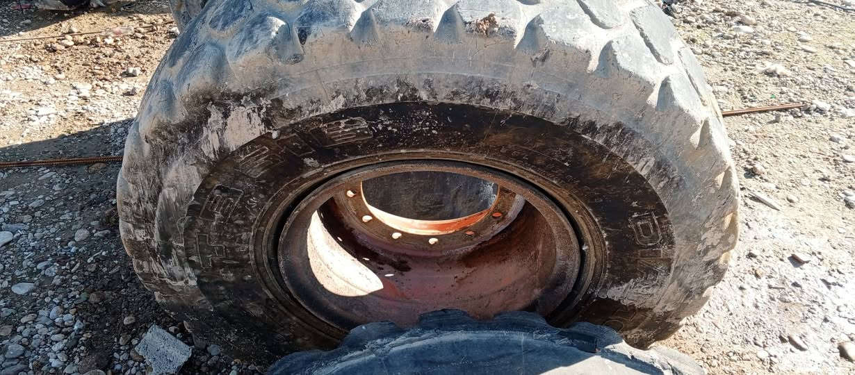 اطارات مع وياله للبيع للاستفسار *********** معرض ابو عادل كركوك
