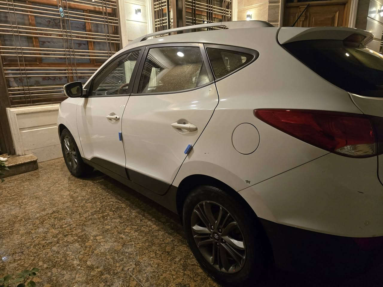 للبيع توسان خليجي موديل 2015 
رقم بغداد انكليزي بأسمي 
سنويه 27 ( ماشيه 102) محرك وكير مكفول وسياره ايضاً كفاله .
 بيها بعض الملاحظات البسيطه
للاستفسار :
***********
مكان سياره في بابل ٠
