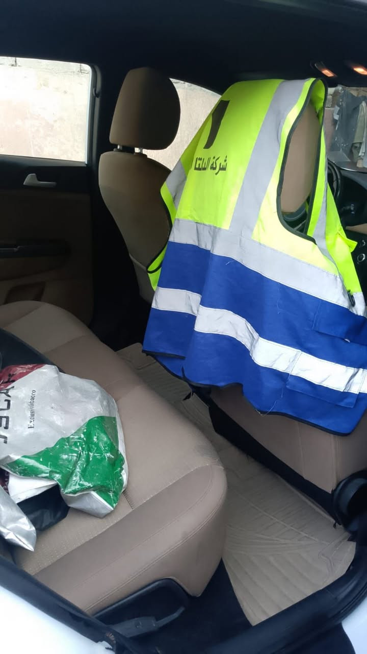 السلام عليكم 
سبورتج خليجي موديل ٢٠٢١ بيسك 
مكفوله من الصبغ بيها إماكن بارد جدا صغيره 
كير محرك مكفول 
تخم تاير جديد قبل شهرين شاده
والسونار مرفق مع الصور 
السياره جدا نظيفه عليها ادامه من كل شي 
واستخدام شخصي 
ماشيه ١١٦ الف 
صيانتها كلها بشركه موبز بالمنصور حتى دفتر صيانه بيها 
تبديل دهن بالشركه 
مكانها المنصور
السعر / ١٩٨ ورقه بيها مجال بسيط جدا
للاستفسار ***********
