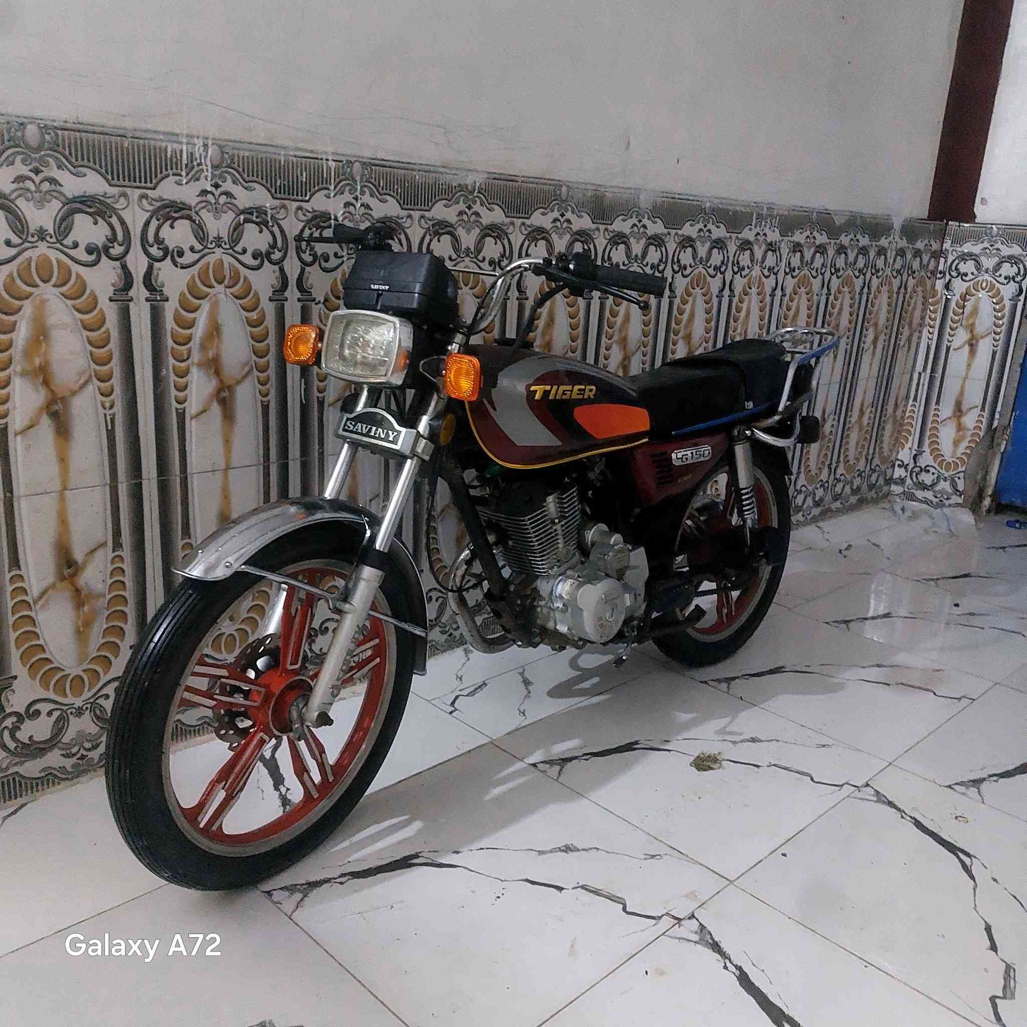 السلام عليكم سيفان اوراق  موديل 21برقي مامفتوح بيها ء ترايك وين ماتريد سعرها 450وبيها مجال مكانها الهلال ***********
