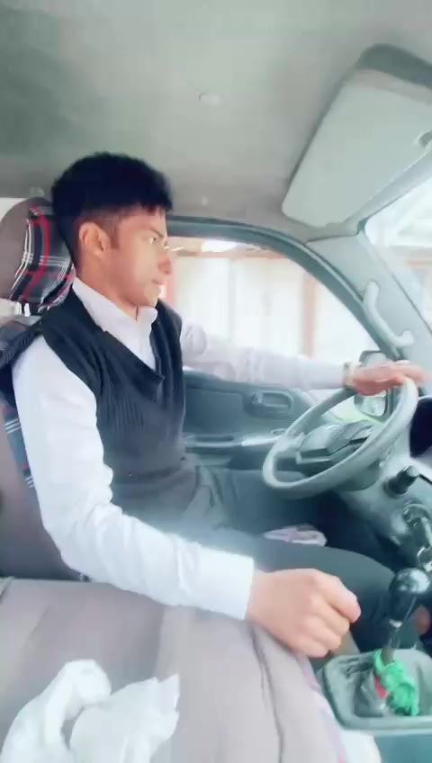 سلام عليكم بنكو حمل للبيع السعر ٨٠ وبيها مجال  السياره بسمي التحول ثاني يوم رقم الهاتف   مكاني بصره ابو خصيب ***********
