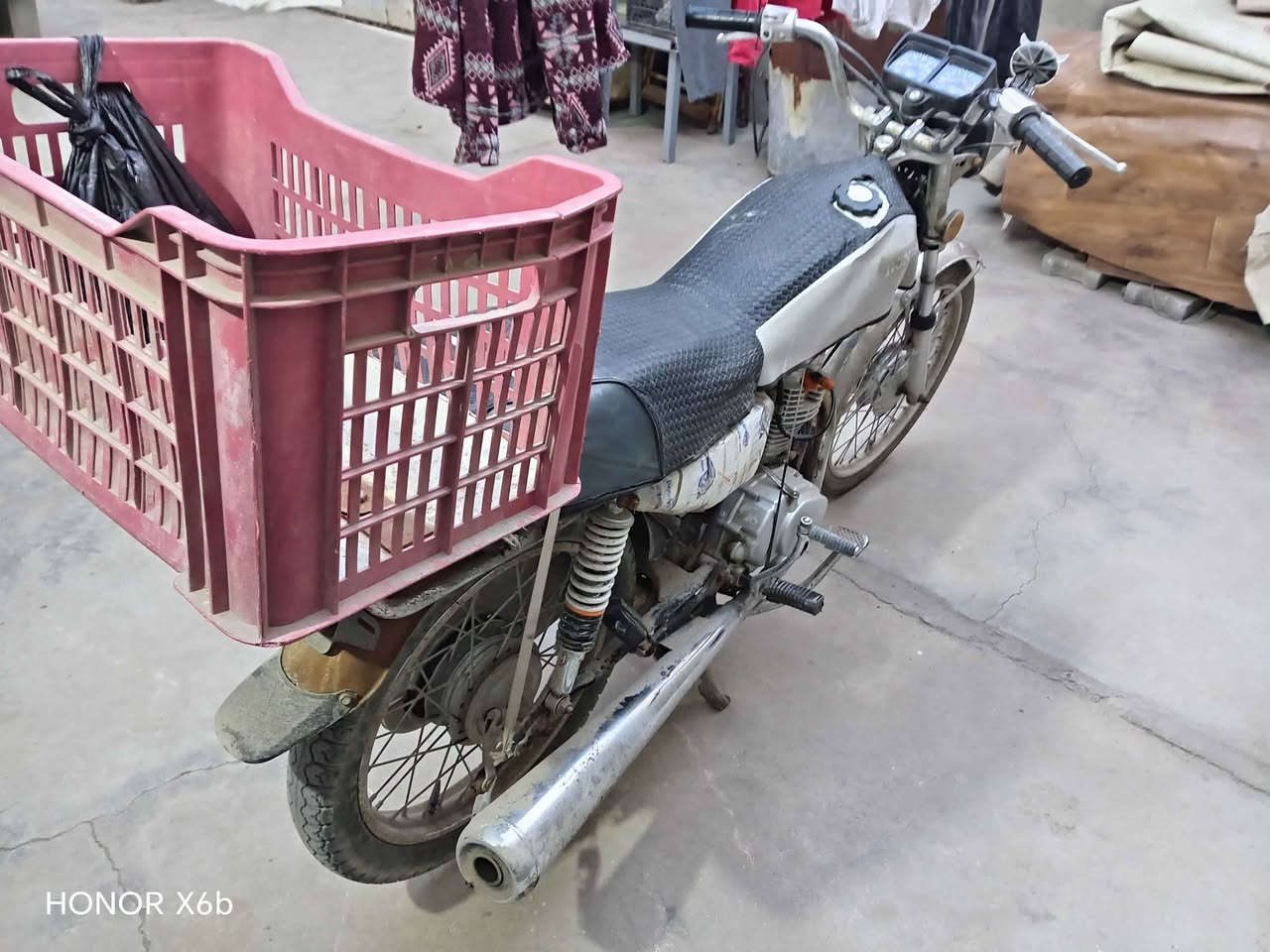 السلام عليكم دراجه ارشه
مديل ٢١ دراجه أوراق بسمي
دراجه كامله ما عوزه شيء كامله ما بيه نقص بس ما غاسلهه سعر ٧٥٠ بيه مجال  رقم *********** البصرة, العراق
