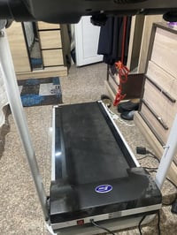 تخم ١٠ مقاعد نظيف جداً سعر ٣٠٠ الف وبي مجال بسيط نظيف جداً جهاز جري غي...