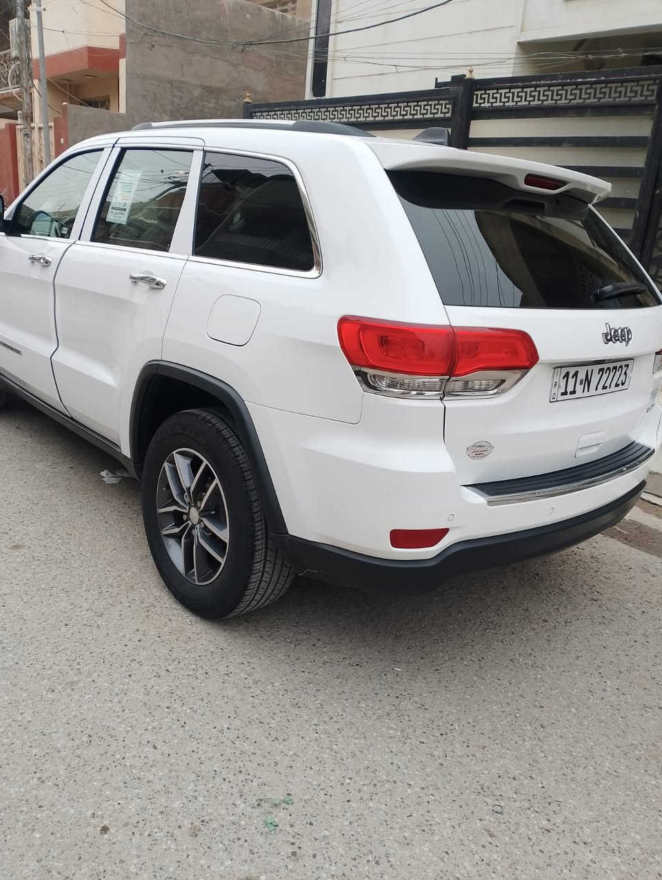 السلام عليكم جيب لاريدو امريكي كلين كفالة عامة من الصبغ والتبديل كير محرك كفالة
مواصفاتها فول لمتد بنراما جنطة كهرباء السيارة تو ويل وبعد بيها هواي مواصفات 
مكان السيارة بغداد حي الاعلام السعر 228 وبيها مجال قليل 
وهذا رقمي ***********
