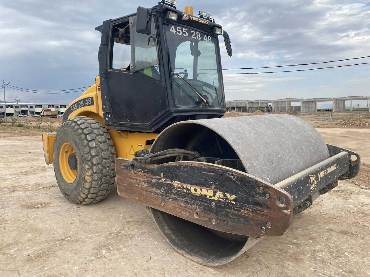 حادیلة فايبرو ماكس jcB2007   للبیع  کلشي ب شرط  محرك و پم  سنویة جديدة بإسمي  تبريد بلادي  و تدفئه  سعر خاص ***********
