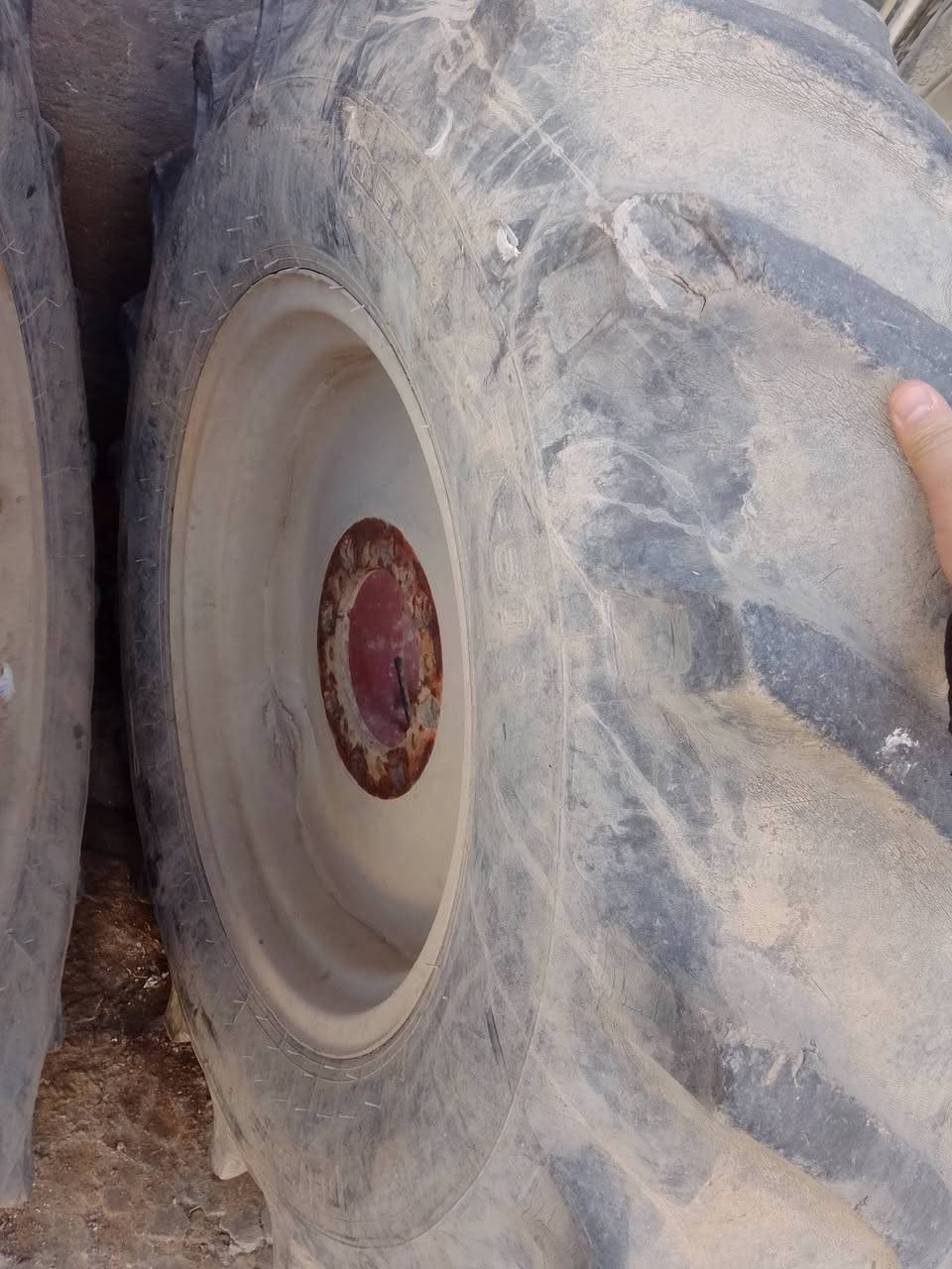 زوج تايرات نضافه 75/100الحجم 24مال عنتر ويل محور دبل امامي
لاستفسار ***********
