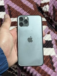 ايفون 11pro  256 باتري 100 جديد باقي نورمال شاشه بيها طخه من فوك فيس ا...