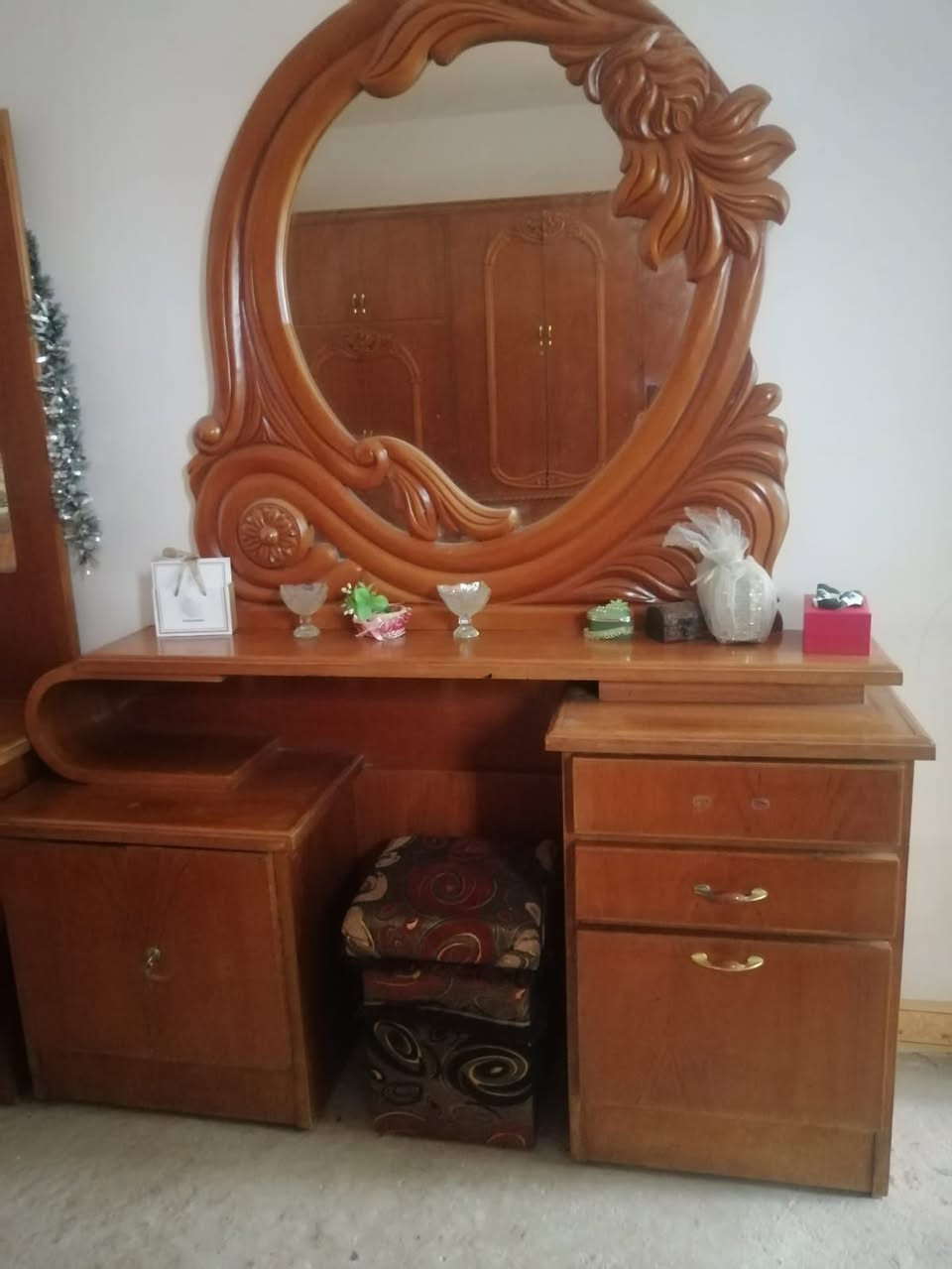 غرفة نوم للبيع شرط صاج عراقي 
فصال خاص ثقيل 
بالحقيقه احلى من الصور 
التواصل 
***********
