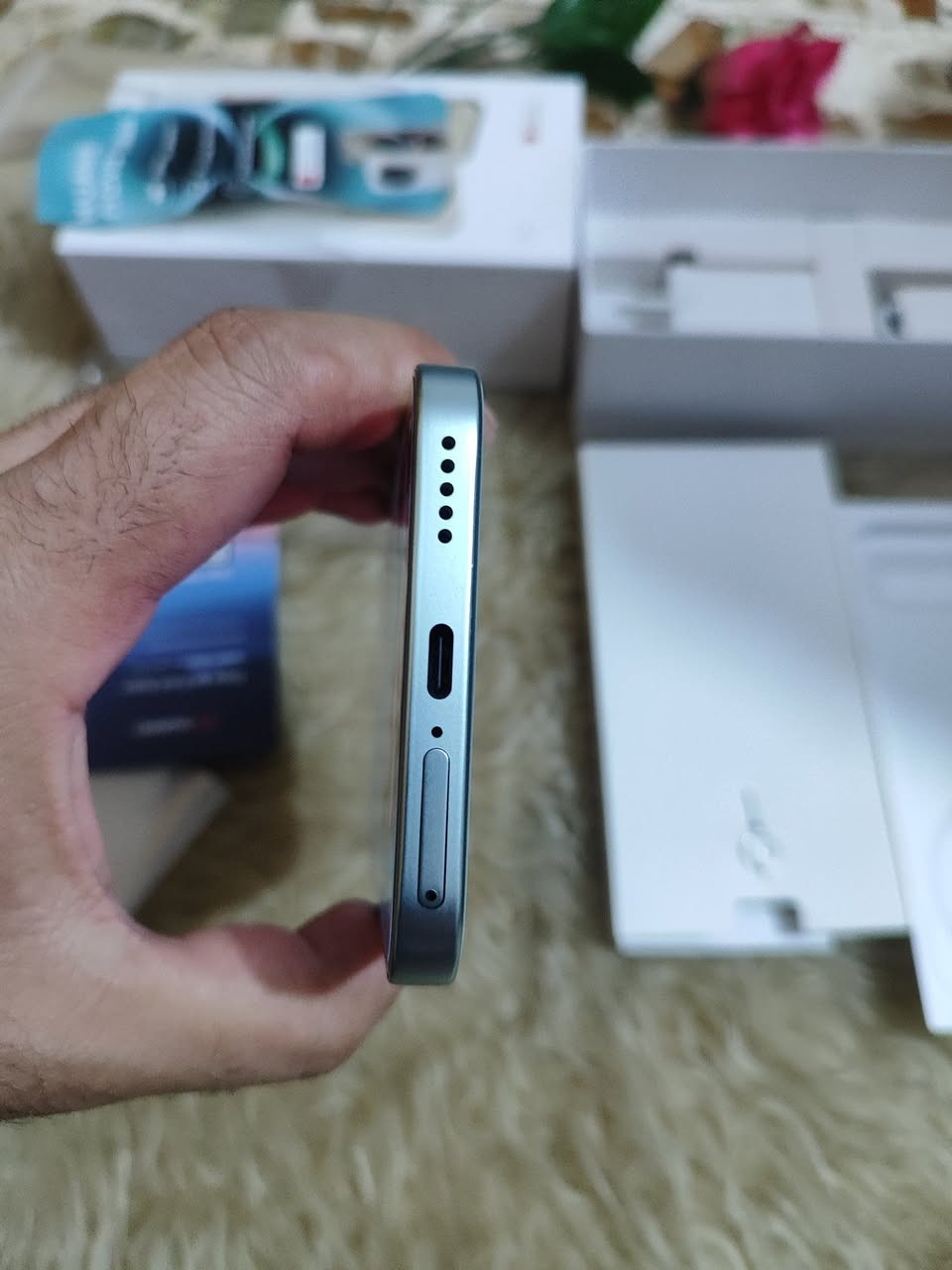 سلام عليكم اخوان جهاز هواوي نوفا 15 MAX اخواني مستخدم 3 ايام فقط الاغراض غير مستخدمه نهائيا من اهم مواصفاته بطاريه 8500 وتوافق بنضام يساعد ع استمرار الشحن يومين استخدم مستمر وصوت ستيريو عالي جدا للبيع او المراوس بسعر 330 الف مكاني بغداد مدينه الصدر  ***********
