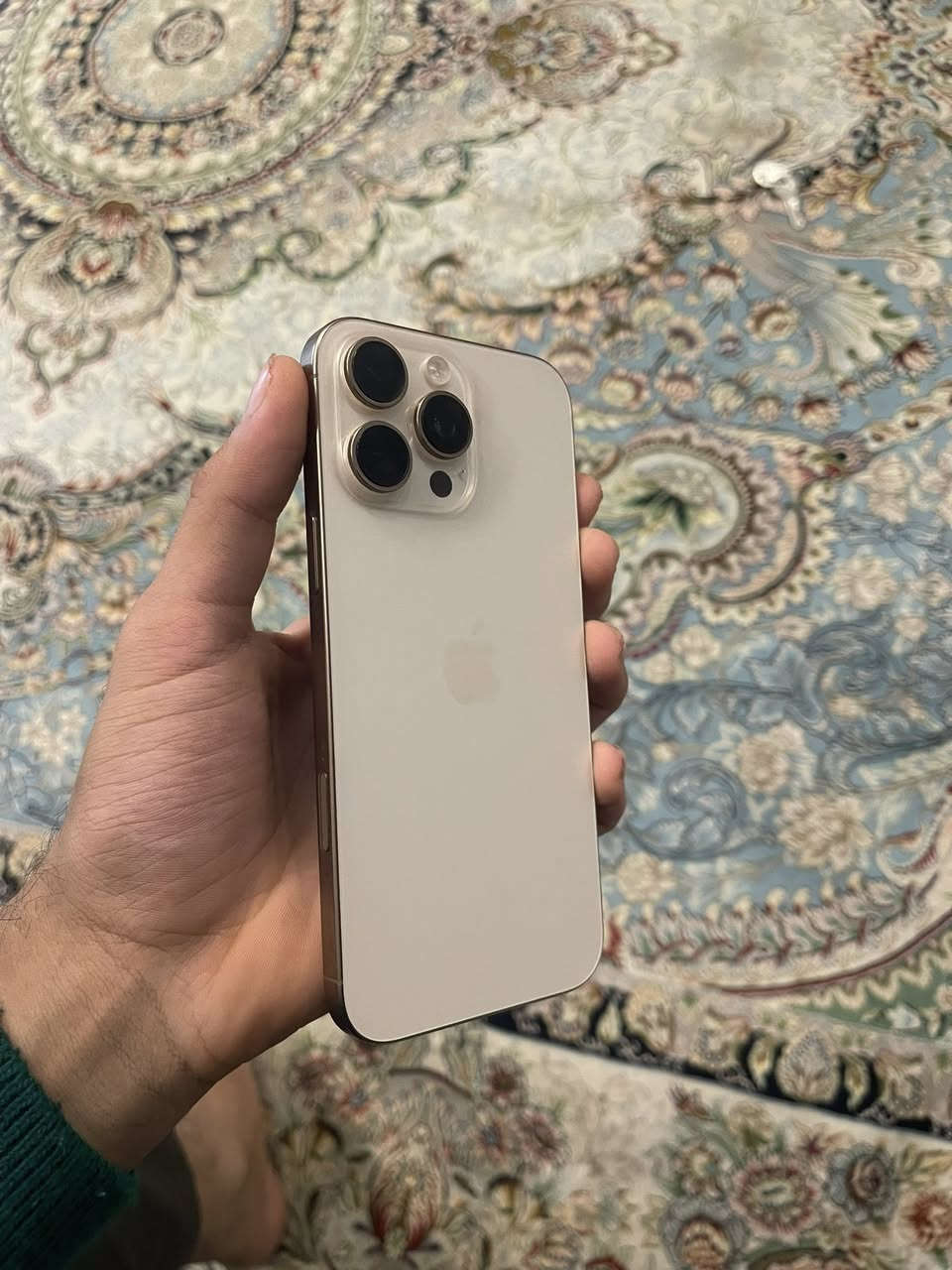 السلام عليكم ورحمة الله وبركاته 
آيفون 16 برو ماكس للبيع 
عدد الدورات ٣٥٠  دوره شحن 
بعده بضمانه ينتهي. 2026/1/5
الجهاز مكفول ماستر 
البطاريه ٩١ سبب نزول عدم تحديث 
السعر ١٢٧٠ 
للاستفسار ***********
مكان الجهاز بابل متوفر توصيل إلى كافه المحافظات
