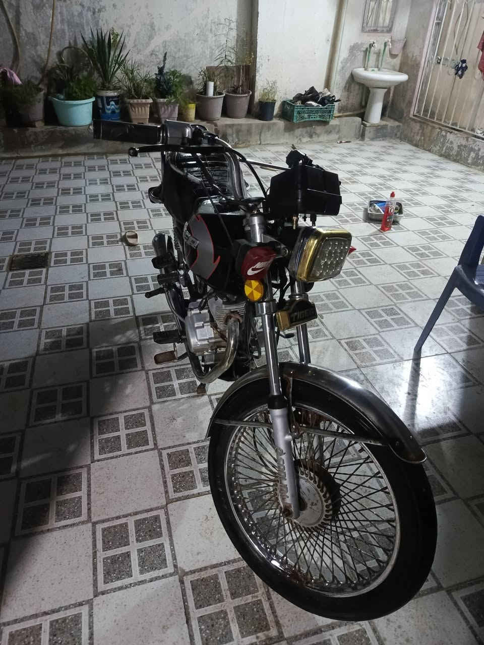 عليكم دراجه تايكر  2020 أوراق كوت 5 للبيع       دراجه كهربائية كله شغاله لدراجه مابيه اي شي احله من لصوره المكان واسط العزيزية السعر 525 وبيه مجال الاستفسار الاتصال على الرقم التالي***********
