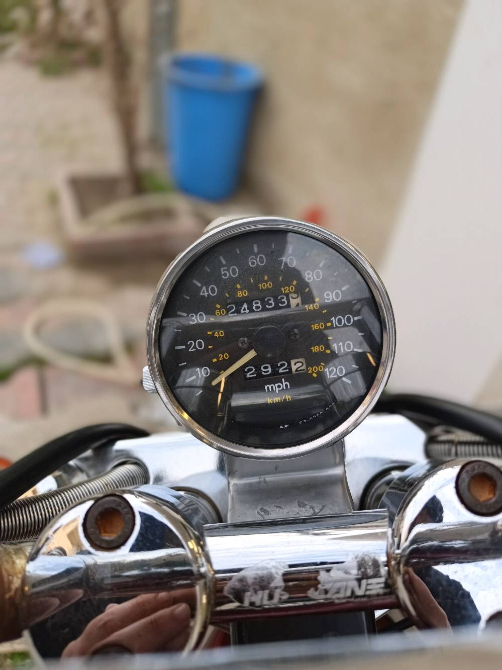 السلام عليكم سزوكي انترودر 1400cc  المكينه ‏موديل 1997 آخر إصدار بالدراجة قطعه وحيده بلعراق الدراجة تجي بنظام جاردن تبريد دهن ماشية 24,000 بريكات ديسكات امامي خلفي الكلج هيدروليك دراجة كهربائياتها كلها شغالة ما بها أي نقص دراجة رقم السنوية باسمي عليها باتري ليثيوم Bs السعر ٢٩ورقه وبيها مجال للطيبين رقم الهاتف *********** مكاني بغداد المنصور