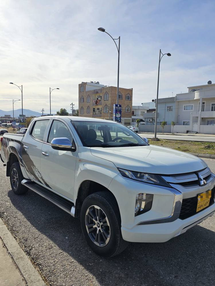 بسم الله الرحمن الرحیم 
میتسوبیشی پیکاب 2020 دەبڵ ئەکسل L200 بێ بۆیاخ- بێ سارد. رەسمی سۆنەرم داناوە . 
دەرجە یەک 1\1  ماشاءالله نمونەیە. 

132 هەزار ڕۆشتووە 
ویل کەپ-سوکان ڤۆلیۆم_شاشەو کامێرا- حاسە-لید و بلاجکتۆر-ئاوێنە کارەبایی- چوارجام کارەبا. 
سەنەوی قەرزار نیە تازە سەنەوی بەسەرچوە. 

گێر و مەکیەنە- دەبڵ ئەکسل - تبرید و گەرمی - تەقەو رەقە- تەحویل و غەرامە- هەمووی بەشەرت. 

شوێن سلێمانی 
***********
*********** السليمانية, العراق
