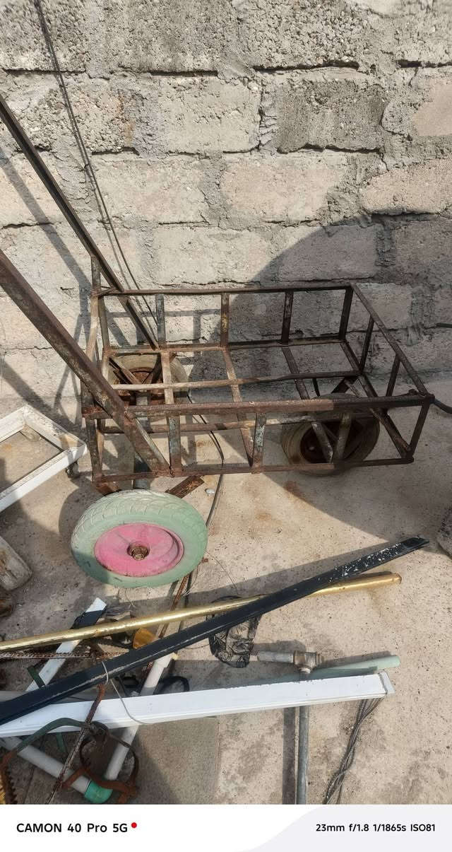 يوجد لدينا ثلاث قطع مشبك مربعات سيم يعني او معاهن عربانه ***********/***********
