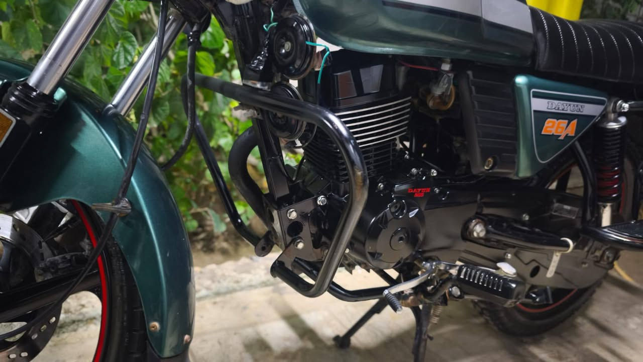 دراجه دايون نفخ رقم وسنويه موديل 23 طالعه ب24 مفتوحه مبدل بوشه وبستم وكاله تجفيت سيزر كهربائيات كلها شغاله سعرها مليونين و100 وبيها مجال رقمي ***********وبي واتساب
