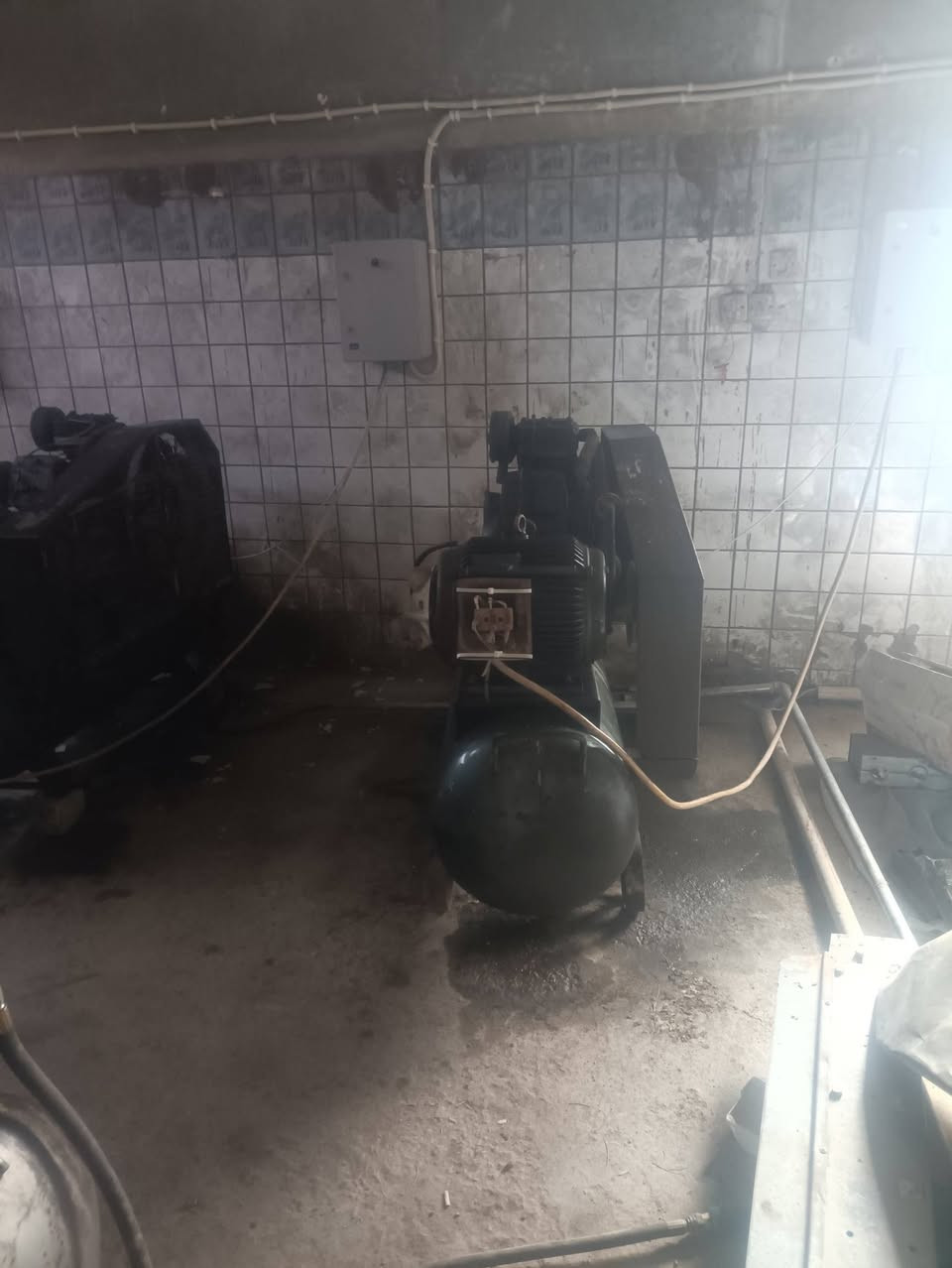 السلام عليكم يوجد كمبريسرات للبيع حجم 500 لتر نوع كاشان وكاسبر 
ضغط 32 بار 
سعر الواحد 10 اوارق وبيهن مجال اذا شلعه وحده
*********** واتساب فقط
