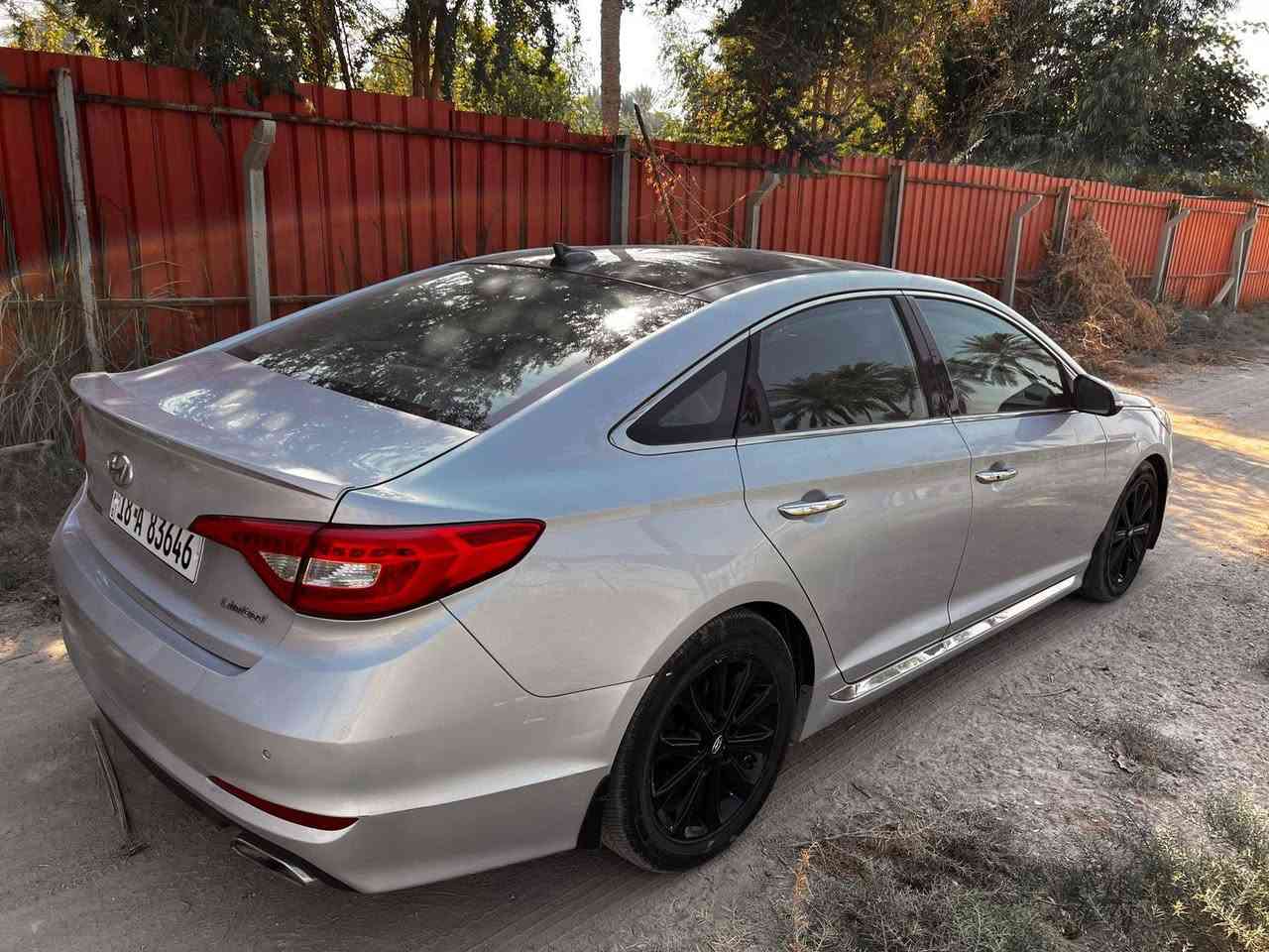 سوناتا 2016 فول لميتد VIP
اعلى فئه بالسوناتا رقم بابل بأسمي 
الموصفات 
بصمه 
بنراما 
كشنات جلد 
كشنات تدفئة تبريد 
كشنات اثنينهن كربائيات
ستيرن تدفئه
خزن ميموري 
تحديد مسار 
مانع انصدام 
مري قلاب عند الرجوع
مثبت سرعه 
3 وضعيات قياده 
رادارات جانبية 
رادار امامي 
رادار خلفي 
بردات خلفيه 
حساسات خلفيه 
كاميرا دواره 
صندوق ذكي يفتح عند الاقتراب 
لد امامي 
حاجب امامي مال خليجي تفصيخ اصلي كرستال 
لد خلفي 
دوسه نيكل 
دبل كزوز 
محرك 2.4 بانزين عادي بدون دوانز
تبريد ثلج 
سايد بريك بصمه 
اوتو هولد 
شاشه كار بلي 
حاكيه 
تبريد بيانو 
تبريد ذكي عند المخابره ينصه التبريد 
السياره كلين حادثها فقط الجامه الخلفيه  مكسوره وبالعراق بارد صغير بقبق الصندوق وشخط  صغير بالهلال
مكان السياره نجف
سعر السياره 150 وبيهه مجال
***********
