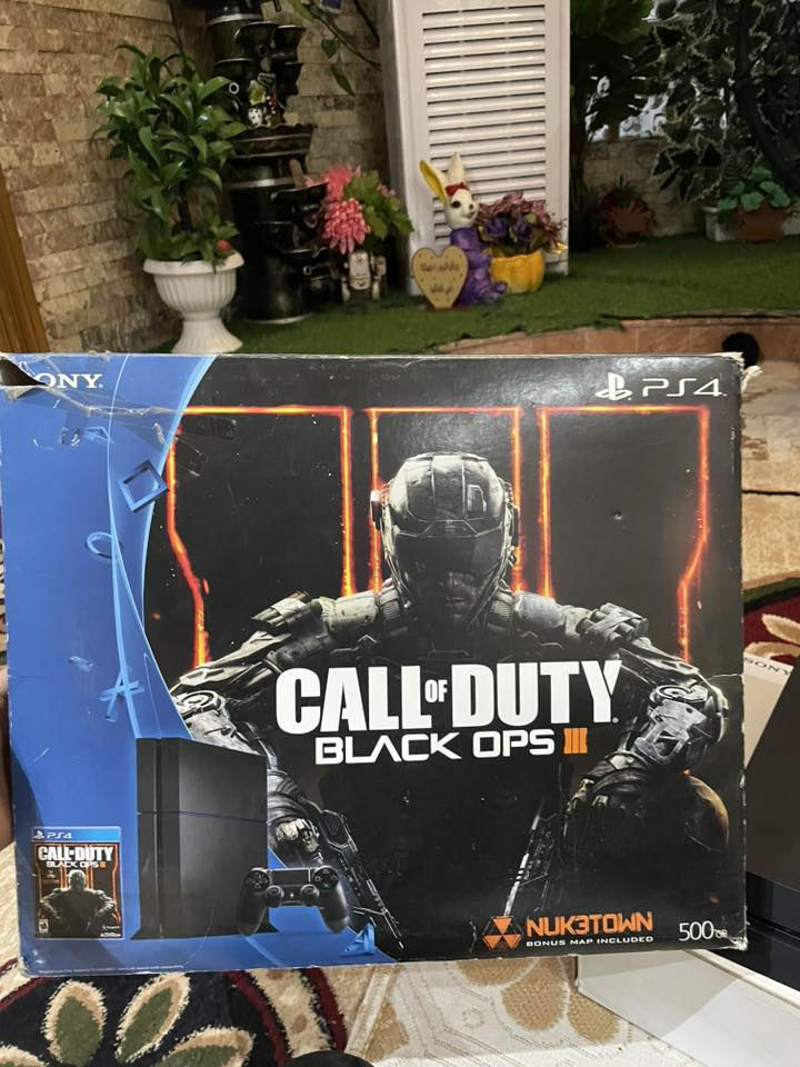 بلي 4 امريكي اصلي ما مفتوح ولا داخل صيانه ابد كامل غراضه كارتون وملحقاته مهكر بي 5 العاب 
السعر 250 وبي مجال لشراي 
 ***********
