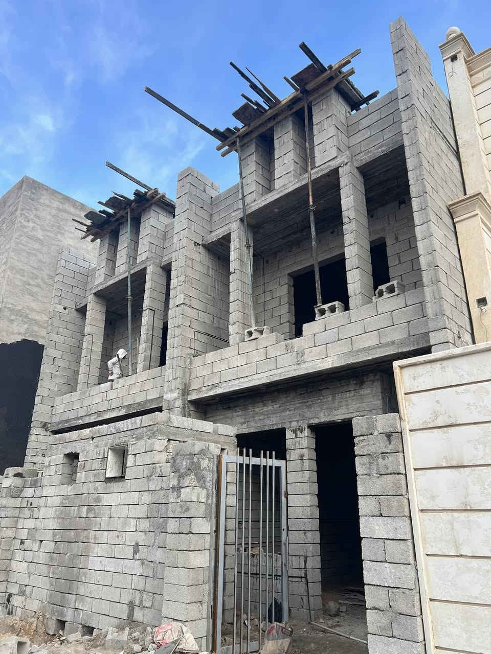 🌹اعلان 🌹
للبيع دارين تون حي التوحيد قيد الانشاء زيرو الاستلام بعد ٤٥ يوم طابقين ٣ غرف نوم - ضيوف - مطبخ - صالة - حمامات عدد ٣ - السيراميك 30x90 - الشبابيك الامامية سلايت الالمنيوم استلام الدور بناء درجة اولى من صاحبهن مباشر موقع مميز مدارس وجامع واسواق للاستفسار الاتصال بالارقام: ‭٠٧٧١ ١٤١ ٣٨٥٦‬ -‭٠٧٧٢ ٣٠٦ ١٦٧٣‬ مكتب التوحيد للعقار
