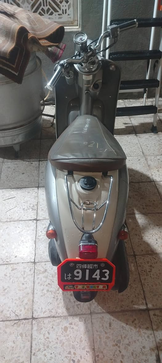 السلام عليكم شباب دراجه مصريه فحل قفل اكسن درجه رمبه صله يومين من طالعه كفاله عامه عداد طوافه كلوب عالي ناصي كله شغل ما بيه اي نقص مكينه برغي مامفتوح شلعه معدل فوك ٦٠ درجه خرسه بلعافيه عله يخذه درجه تخبل سعره ٧٥٠ بيه مجال حك جيه مكاني ناصريه مركز هذا رقمي *********** شراي يتصل وخادم انه شباب مو شراي فدوه روحلك لا تعبني ودرجه بلكرتون شباب.     وتحياتي للجميع
