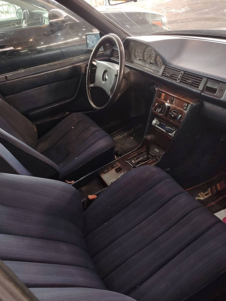 سلام عليكم
للبيع
 مارسدس مديل ٩٠ مكينه ثنين ونص بلادي سيارة مصبوغه عام جمالية ما عدئ قمارة ما مصبوغه رقم بغداد كير مكينه حلوات السعر 68$ورقه بيهة مجال عنوان نجف كوفه الاتصال ***********
