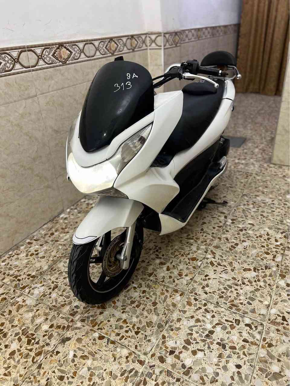 دراجه pcx جديده مال رمبه نوزل خطين طلاعات ستان كهربائي مكينه ناعمه كفرات اصليه دراجه جديده مكفوله اي نقص مابيها السعر مليون 350 العنوان بغداد الكرخ رقم *********** بغداد, العراق
