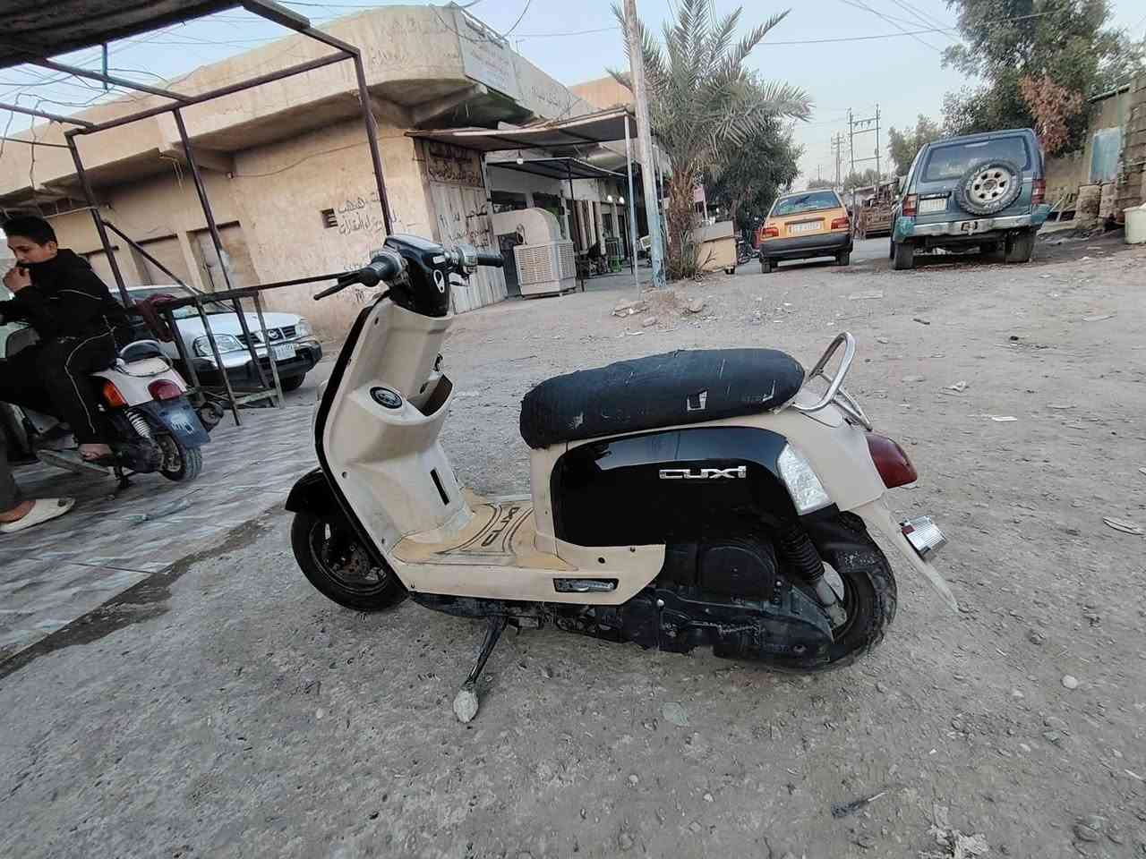 السلام عليكم دراجه ماكس بوليس لبيع كامله كهربايات كله شغال سلف هندر مكينه خرسه اشاير كلوبات كله شغال ماكو اي نقص تايرات جديده مكينه ما مفتوحه برغي بيها السعر 500 بيها مجال حك الجيه راسلني أو اتصل *********** مكاني ديالى خالص هبهب
