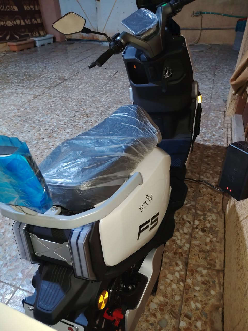 سلام عليكم دراجه شحن سكنس
البيع ويل ١٢ تشغيل بصمه كشن كهربائيه دراجه جديد بطاريات ٦مسطر ٣٩ كارافين سعر مليون و١٠٠ بيهه مجال تواصل ***********

