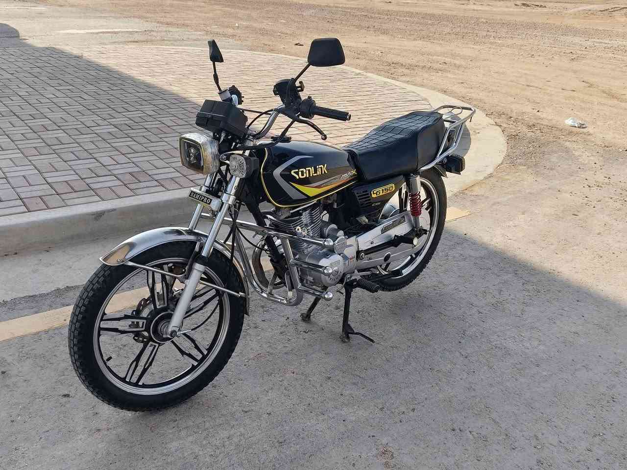 سلام عليكم دراجة ايراني نضيف كلشي شغال بيه محرك جديد ممفتوح كهربائيات كلها شغاله سعر 450
مكان الرمادي ***********
