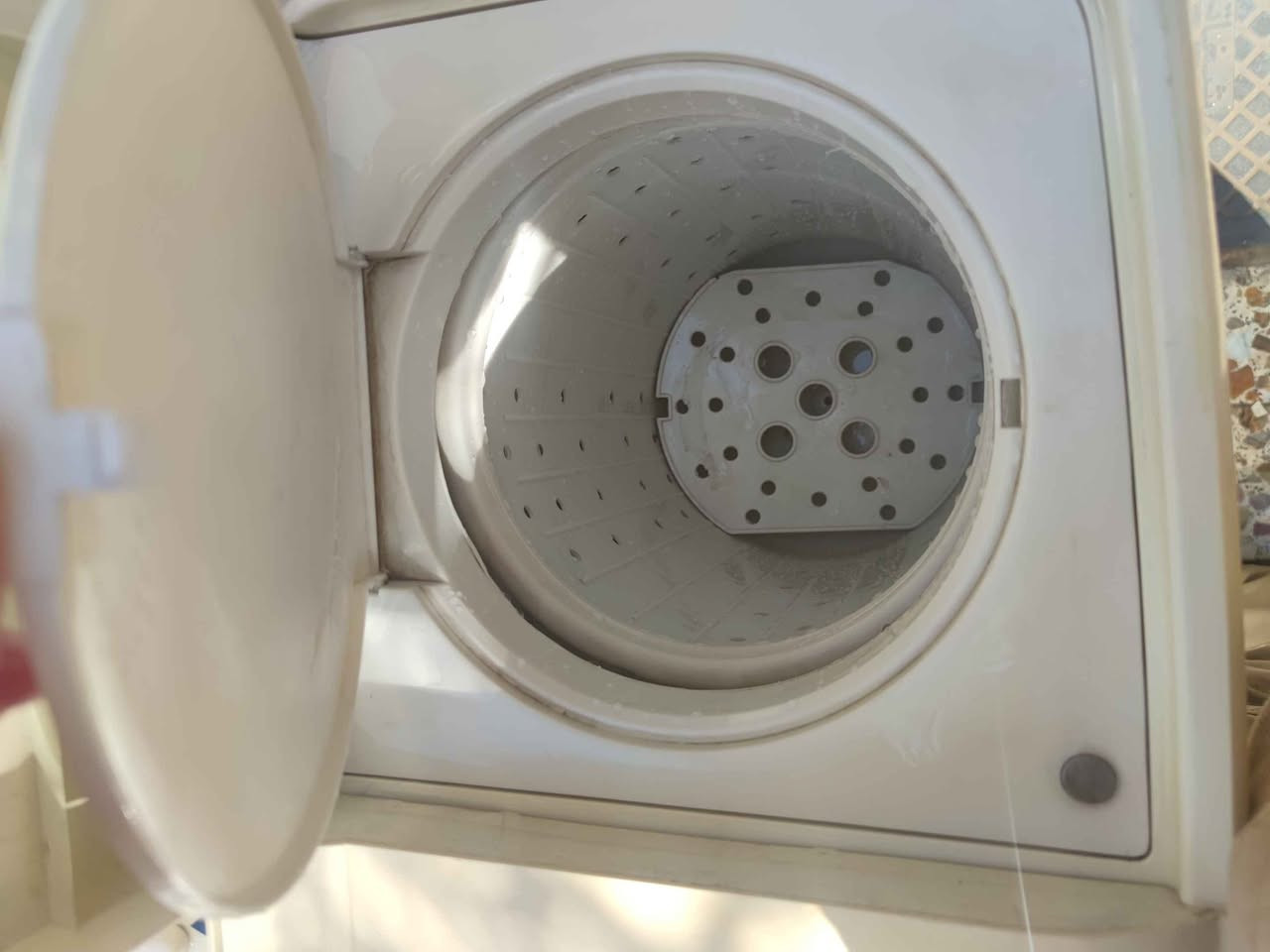 غسالة LG كوري 9 كغم للبيع 🔹
ماركة: LG EL ENERGY
السعة: 9 كيلو
تايمر غسيل + تايمر عصر
حالة جيدة وشغالة 100%
نظيفة وتخدم بدون مشاكل
💰 السعر: 45
📍 للتواصل خاص بغداد, العراق


**إذا كنت صاحب هذا الإعلان وتريد حذفه لأي سبب، رجاءا أرسل رسالة إلى الدعم الفني**