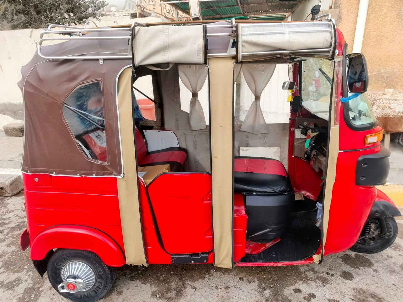 سلام عليكم تكتك موديل 2018 للبيع معمرة ومصبوغة جديدة وشغل درجة أولى 3تايرات جديدة وعينة جديدة وايشي داخل التكتك مايطلع منها مثل ماموضحة بلصورة سنوية راعيهة بعقوبة مو بسمي ضفيرة جديدة كهربائيات كله شغالة بلكامل السعر ٥٧٥٠ وبيها مجال لشراية 
ملاحضة التكتك جديدة ماريد احد يجي يكسر بسعرهة الي يشتري اني بلخدمة 
العنوان ديالى قضاء بلدروز
رقمي ***********
بيكم خير وداللو مابيها نقص كبل للشارع وبلخدمة
