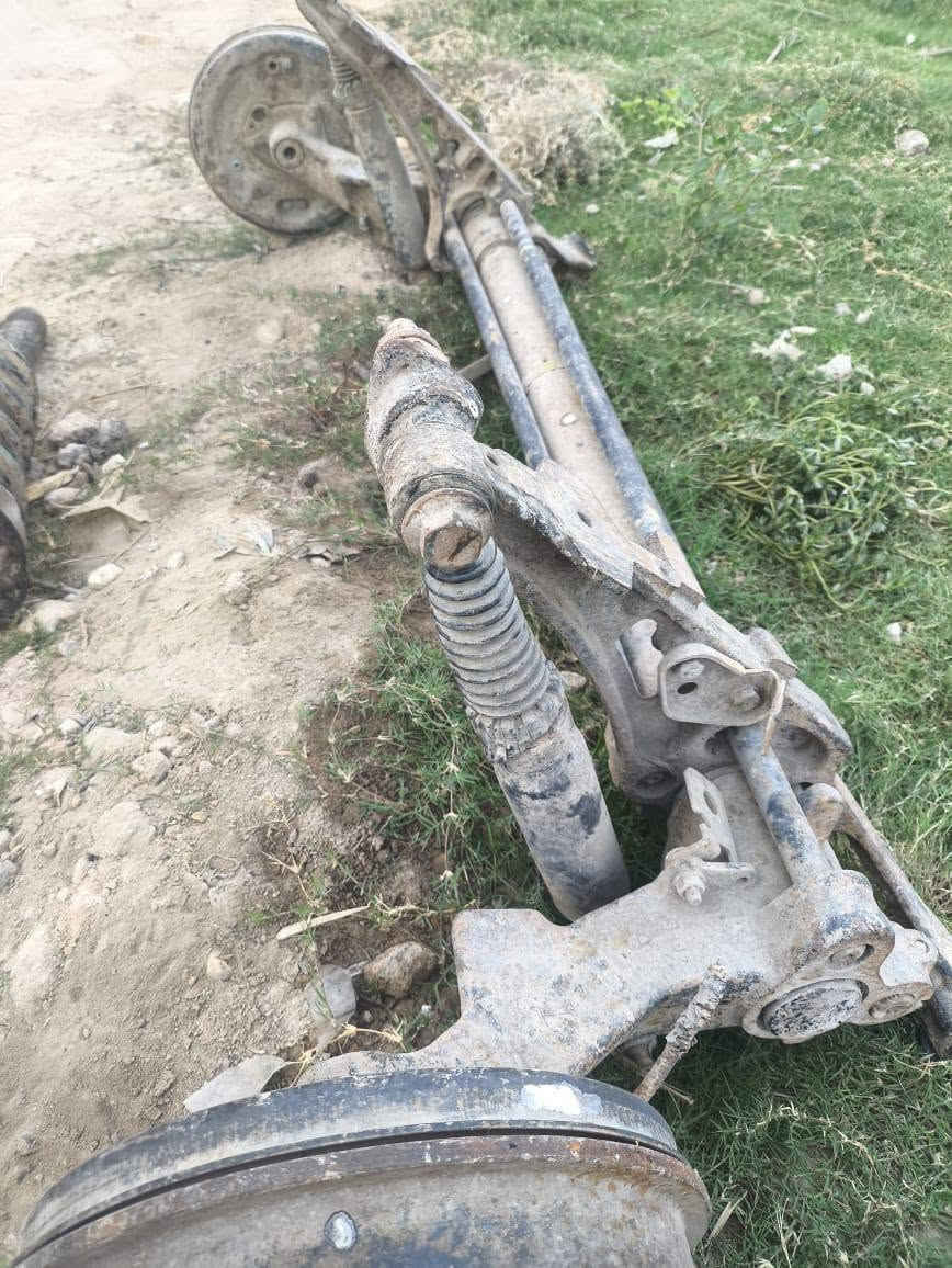 عربانه خلفيه كمله سمند  هوزن خلفي دبلت اماميه  تفصيخ   اخو جديد   لبيع سعره 150هوه ودبلات اماميه شرط شغل ***********
