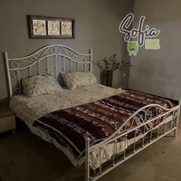 للبيع • عنوان شرطه خامسه • غرفه اخشاب