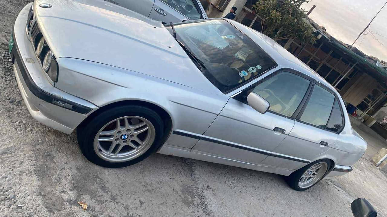 بیئێم مۆدێل 94ئاڕم هەولێر بەشەرتی هەمووشتێک کێڕومەکینە بەشەرت سعری 45محامەلەیەکی کەم***********
