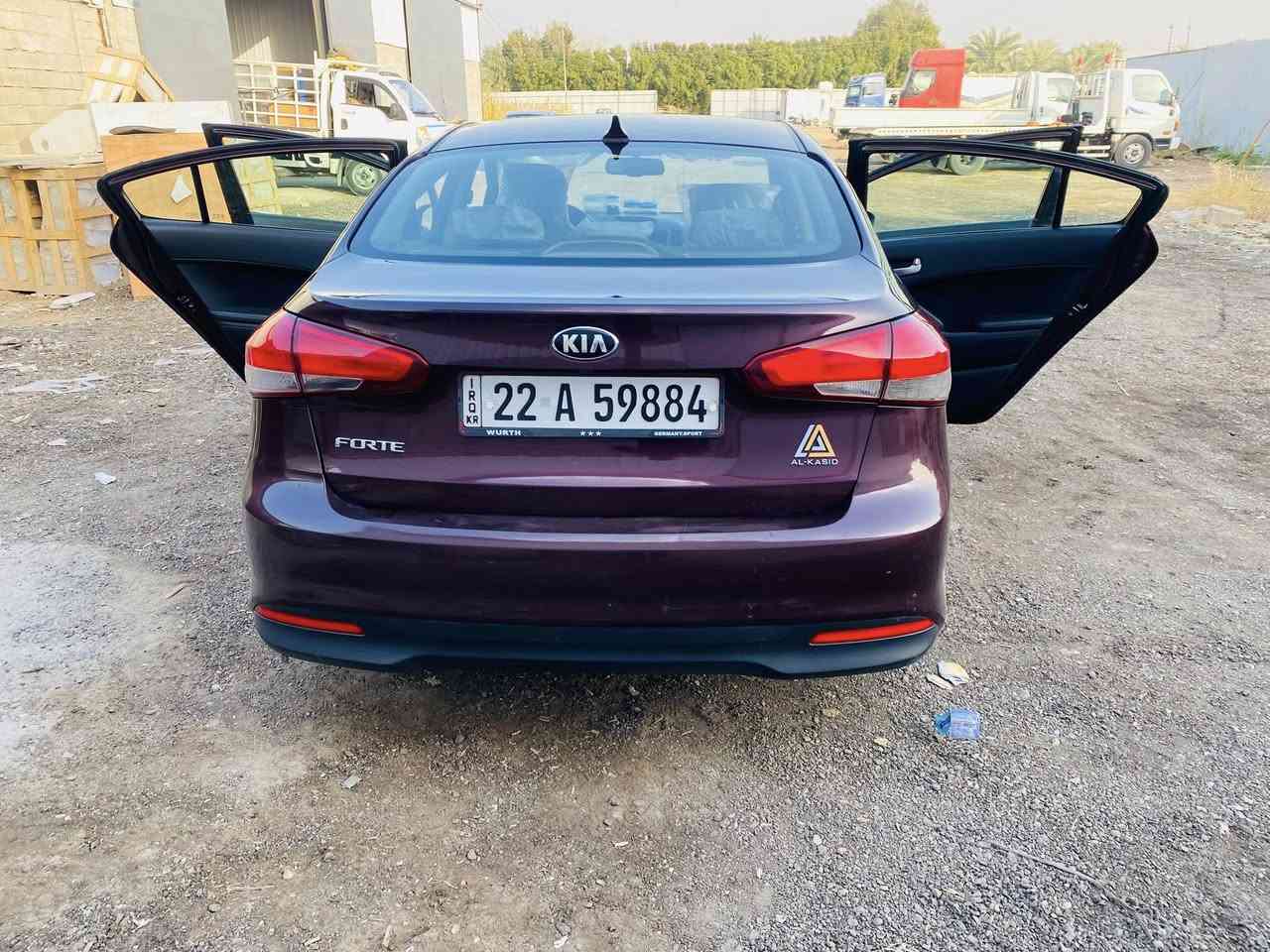 فورتي 2017 أمريكي 
حادثهة جاملغ وباب جهة اليمنة حادث خفيف مواصل للعود
وبل عراق باب صبغ الورة السايق  
محرك 2000دوش
كير 6 نمر  
كير ومحرك مكفولات 
تدفئة تبريد خير من الله 
شاشة 
كامرة 
تحكمات فول 4 جهات 
تخم تاير 
صدرها 90‎%‎ 
لون  ماروني 
 السعر 110  وبيهة مجال 
مكان سيارة بغداد
***********
