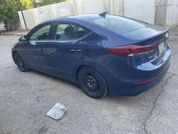 السلام عليكم للبيع النترا وارد امريكي  
موديل 2017

ماشيه 111 ميل 

حادثه من امريكا  ربع دعاميه امامي وصور الحادث مرفقه 

وبل العراق بيه قبغ جنطه صبغ وباب امامي وبيه جاملغ تبديل امامي نفس الون 

رقم اربيل باسم شركه 

السعر 107 وبيه مجال للشراي 

بغداد الصليخ قرب المتسوق 

***********
